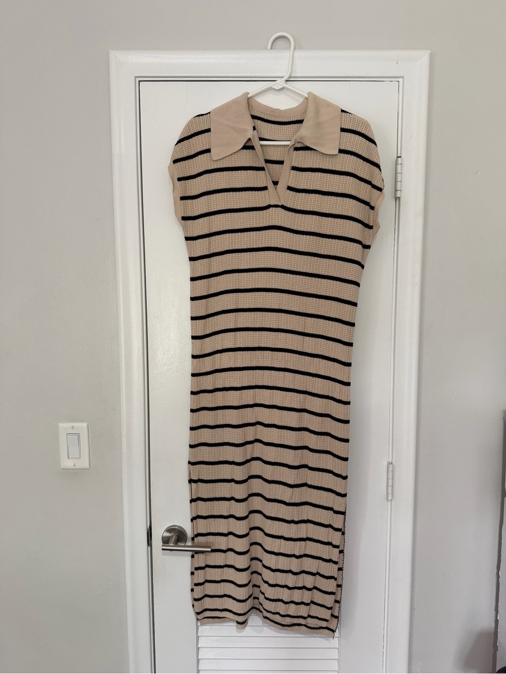 Women's Striped V-Neck Collared Knit Maxi Dress in Cream & Black Size XL (14-16) - Picture 4 of 6